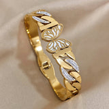 Bracelet papillon doré avec strass pour femmes.