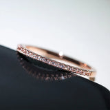 Bague Huitan – anneau mince minimaliste en zircon cubique, élégant pour femmes.