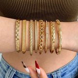 Bracelet chic en cuivre avec zircon, couleur or, design tendance pour femmes.