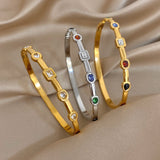 Bracelets manchette dorés – design géométrique avec zircon, style empilé.