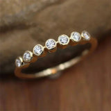 Huitan Bague alliance éternité – zircone ronde brillante, fine et élégante, luxe pour femmes, livraison directe 𝓑2𝓢