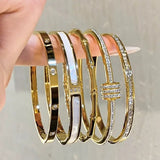 Bracelet Bangle Femme en Acier Titane Plaqué Or avec Zircon 𝓑2𝓢
