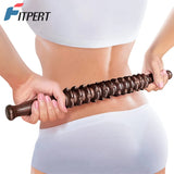 Rouleau de massage en bois pour soulager les douleurs musculaires.