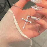Élégance Lumineuse : Colliers en Crystal 𝓑2𝓢